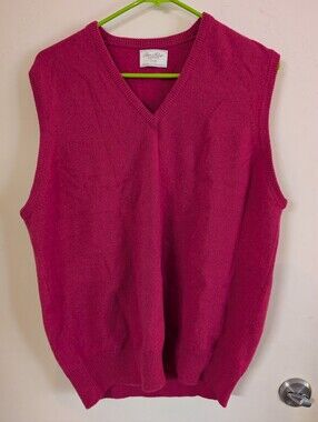 100% Lambswool Women's Fuchsia V-Neck Sweater Vest